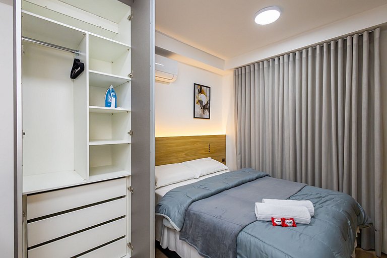 Studio Completo em condomínio com piscina -IBI1204