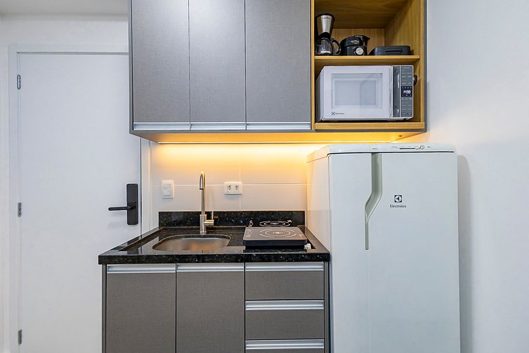 Studio Completo em condomínio com piscina -IBI1204
