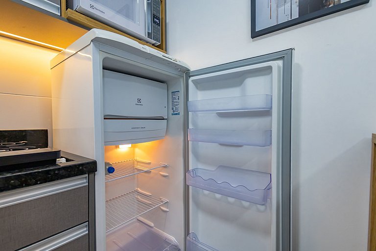 Studio Completo em condomínio com piscina -IBI1204