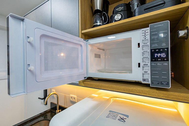 Studio Completo em condomínio com piscina -IBI1204