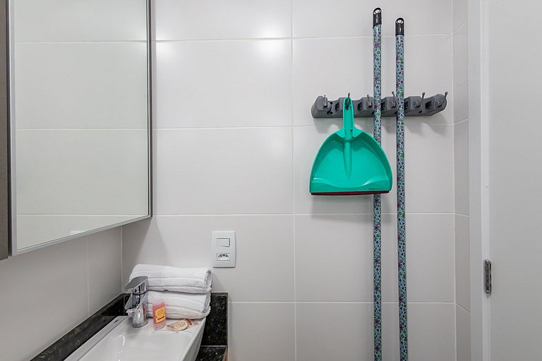 Studio Completo em condomínio com piscina -IBI1204