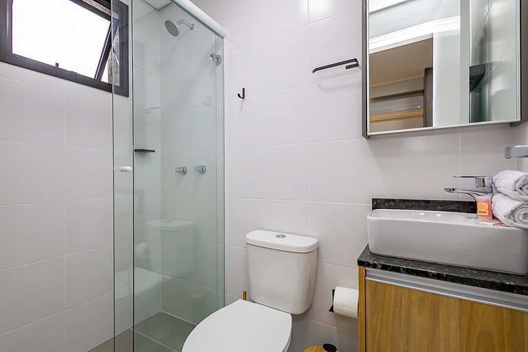 Studio Completo em condomínio com piscina -IBI1204