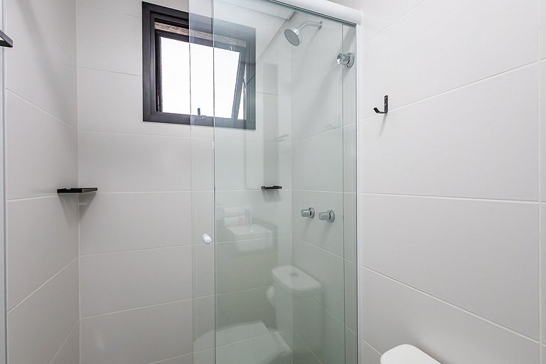 Studio Completo em condomínio com piscina -IBI1204