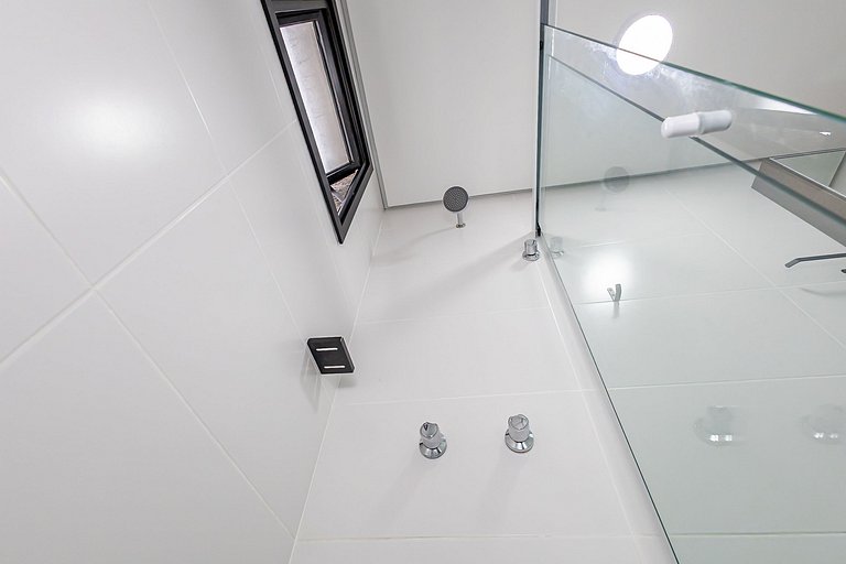 Studio Completo em condomínio com piscina -IBI1204