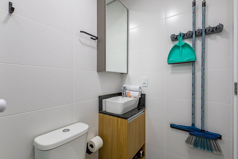 Studio Completo em condomínio com piscina -IBI1204