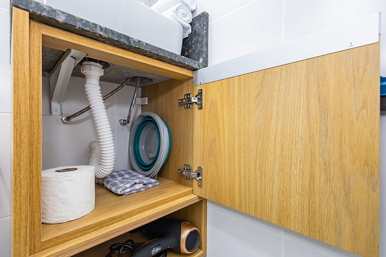 Studio Completo em condomínio com piscina -IBI1204