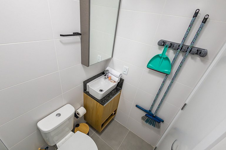 Studio Completo em condomínio com piscina -IBI1204