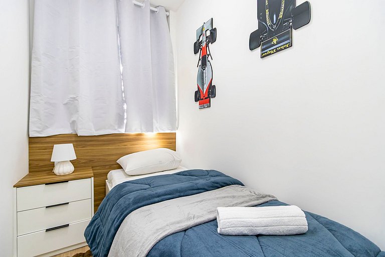 Apartamento de 2q em Prédio com Piscina - IBI0701