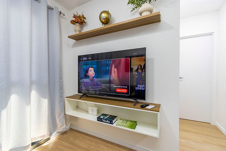 Apartamento de 2q em Prédio com Piscina - IBI0701