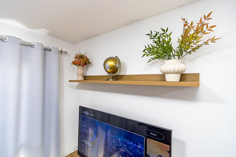 Apartamento de 2q em Prédio com Piscina - IBI0701