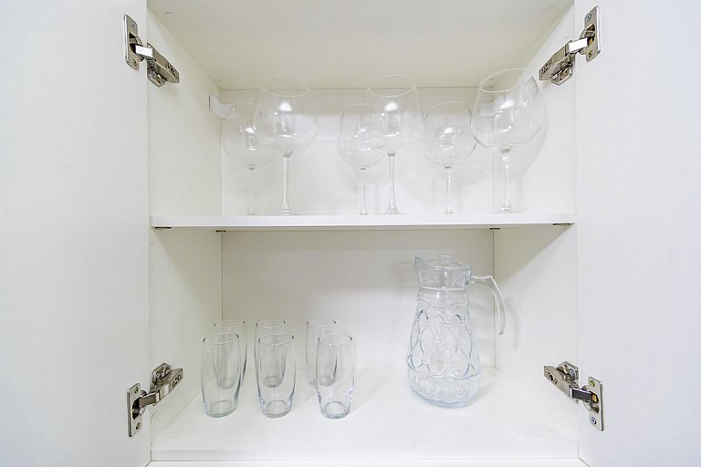 Apartamento de 2q em Prédio com Piscina - IBI0701