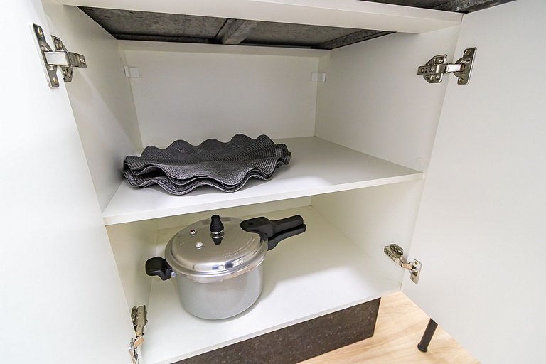 Apartamento de 2q em Prédio com Piscina - IBI0701