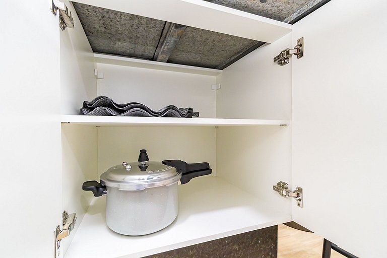 Apartamento de 2q em Prédio com Piscina - IBI0701