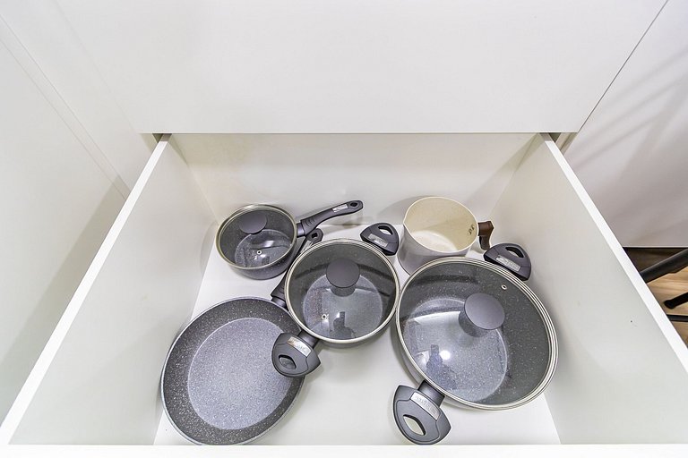 Apartamento de 2q em Prédio com Piscina - IBI0701