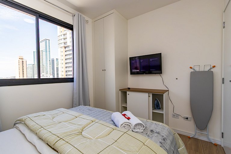 Apartamento de 2q em Prédio com Piscina - IBI0701