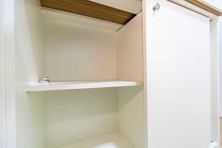 Apartamento de 2q em Prédio com Piscina - IBI0701