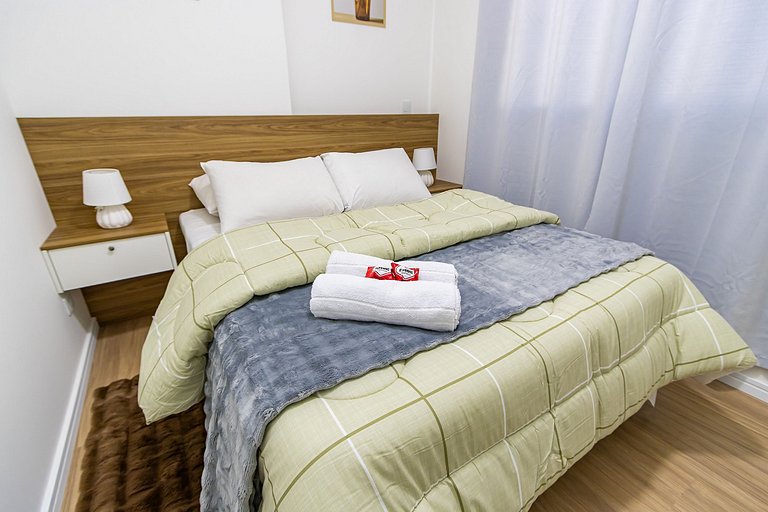 Apartamento de 2q em Prédio com Piscina - IBI0701