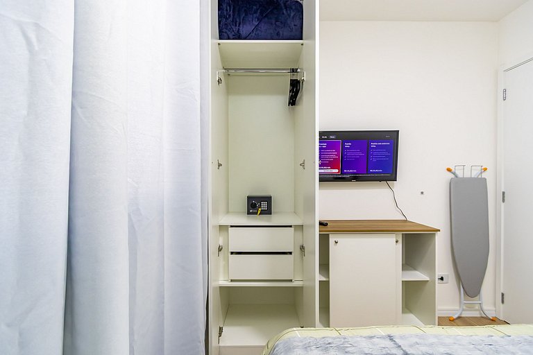 Apartamento de 2q em Prédio com Piscina - IBI0701