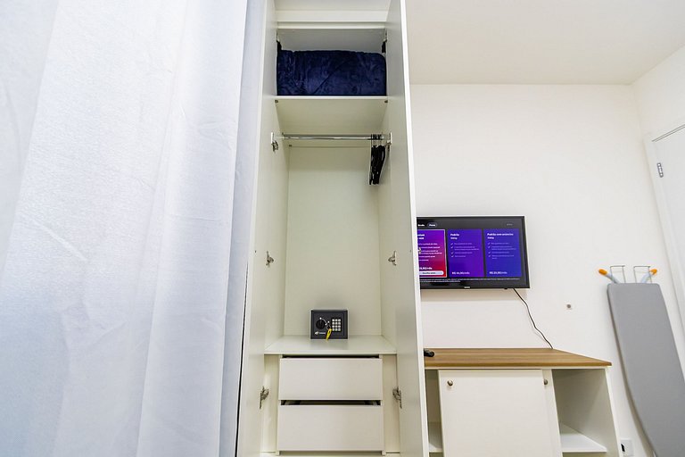 Apartamento de 2q em Prédio com Piscina - IBI0701