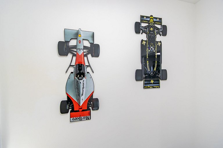 Apartamento de 2q em Prédio com Piscina - IBI0701