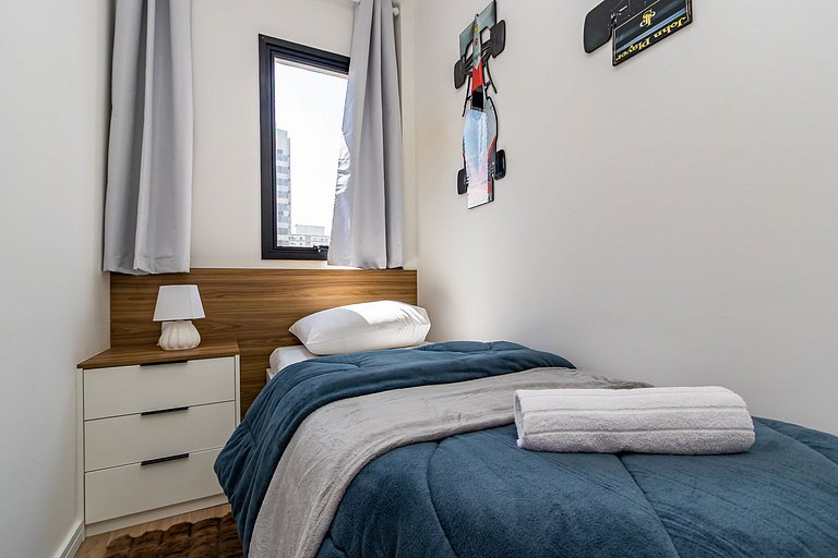 Apartamento de 2q em Prédio com Piscina - IBI0701