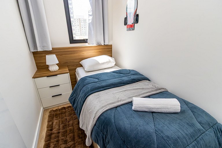 Apartamento de 2q em Prédio com Piscina - IBI0701