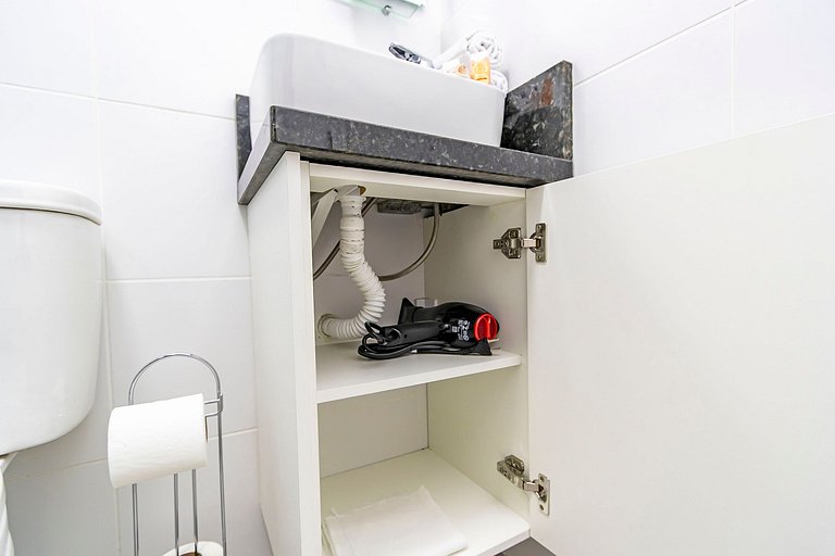 Apartamento de 2q em Prédio com Piscina - IBI0701