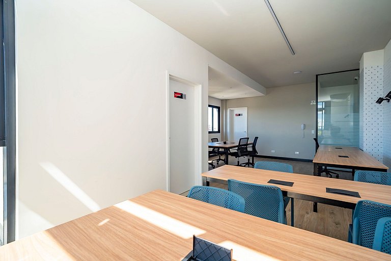 Apartamento de 2q em Prédio com Piscina - IBI0701