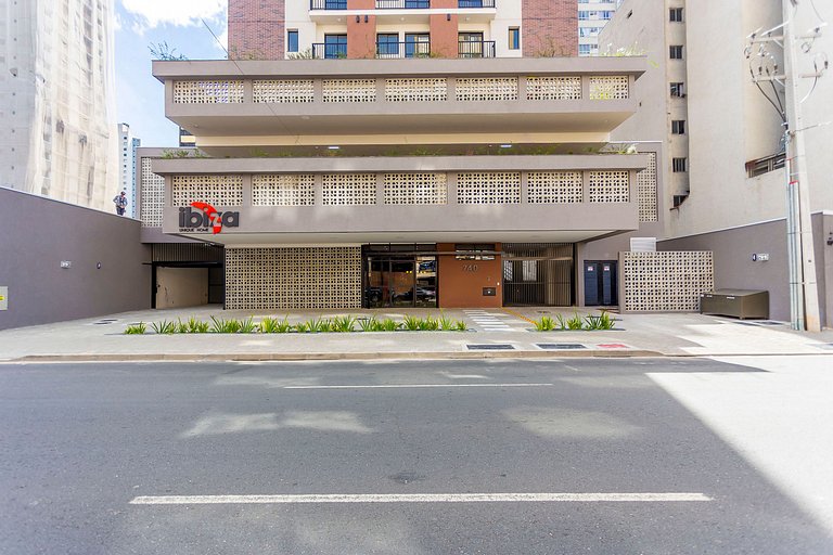 Apartamento de 2q em Prédio com Piscina - IBI0701