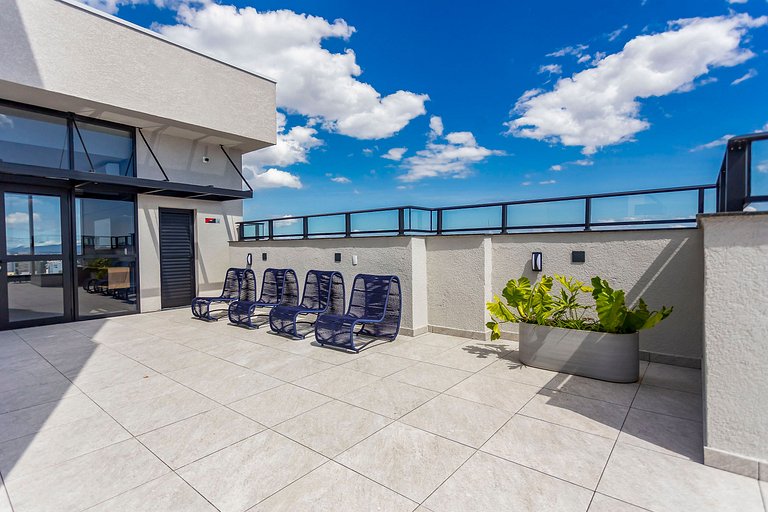 Apartamento de 2q em Prédio com Piscina - IBI0701