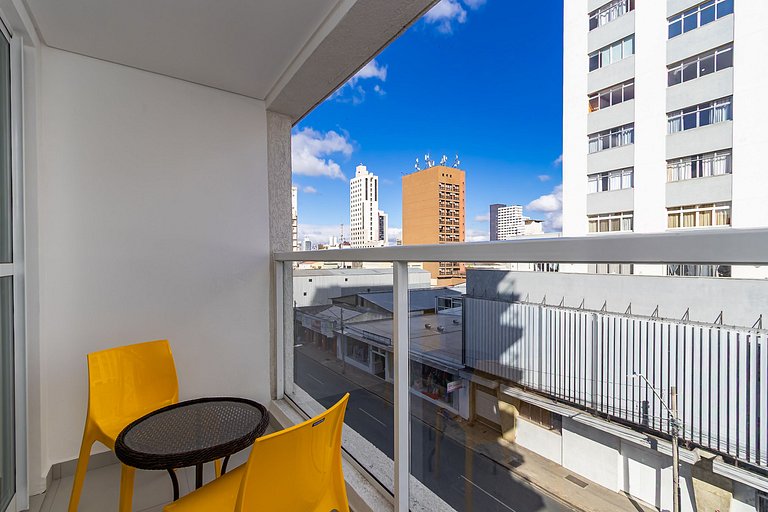 Studio Super Completo Com Sacada no Centro-MAN0410