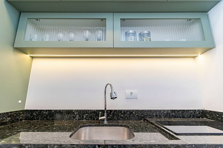 Studio Super Completo Com Sacada no Centro-MAN0410