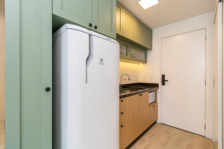 Studio Super Completo Com Sacada no Centro-MAN0410