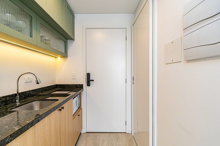 Studio Super Completo Com Sacada no Centro-MAN0410