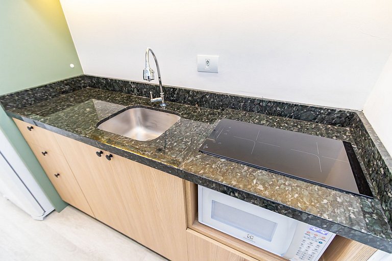 Studio Super Completo Com Sacada no Centro-MAN0410