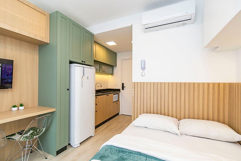 Studio Super Completo Com Sacada no Centro-MAN0410