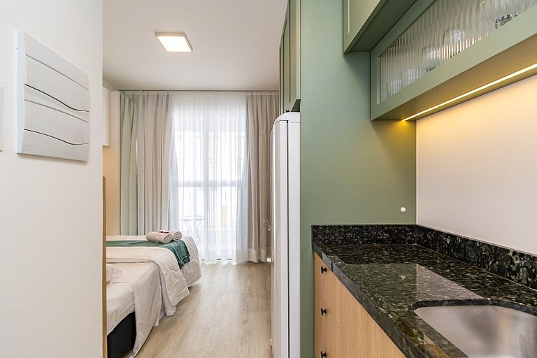 Studio Super Completo Com Sacada no Centro-MAN0410