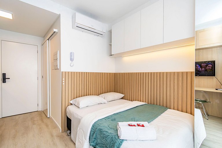 Studio Super Completo Com Sacada no Centro-MAN0410