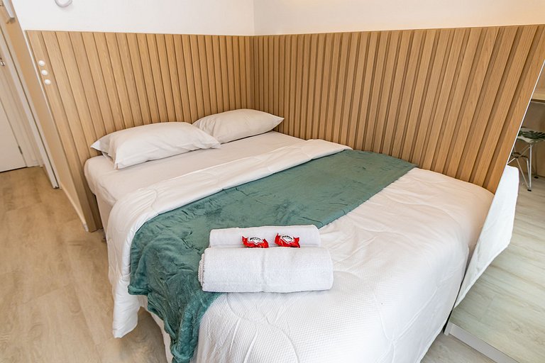 Studio Super Completo Com Sacada no Centro-MAN0410