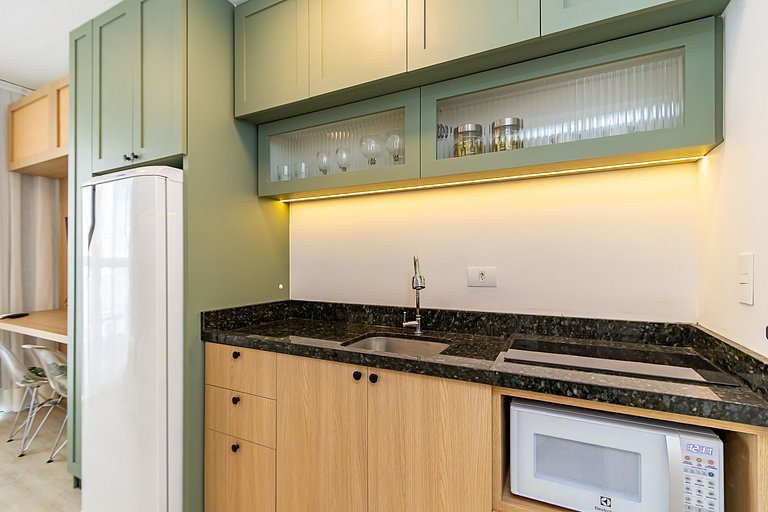 Studio Super Completo Com Sacada no Centro-MAN0410