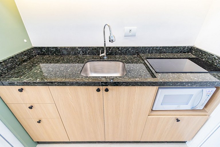 Studio Super Completo Com Sacada no Centro-MAN0410