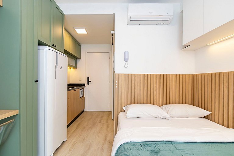 Studio Super Completo Com Sacada no Centro-MAN0410