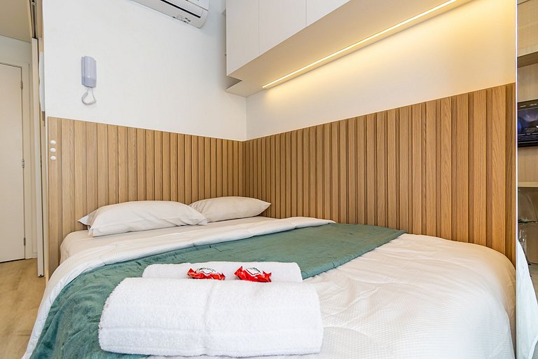 Studio Super Completo Com Sacada no Centro-MAN0410