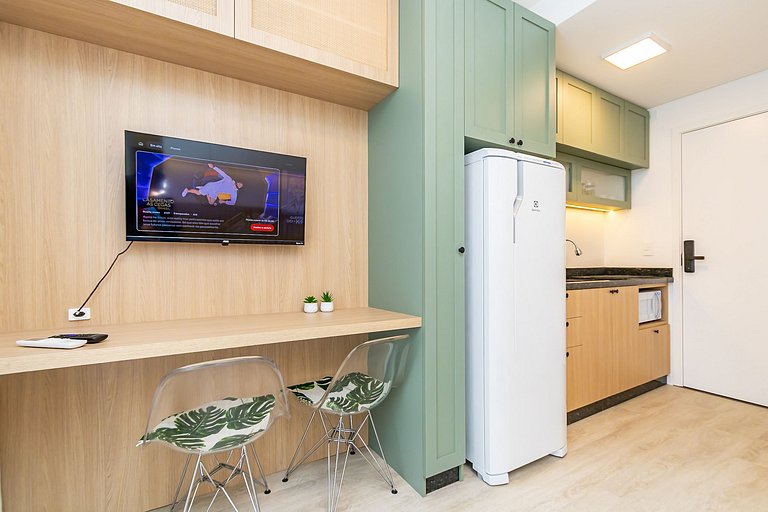 Studio Super Completo Com Sacada no Centro-MAN0410