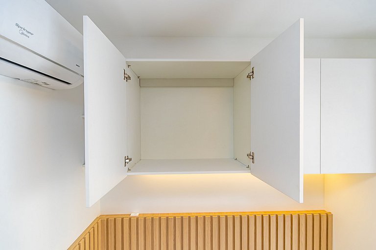 Studio Super Completo Com Sacada no Centro-MAN0410