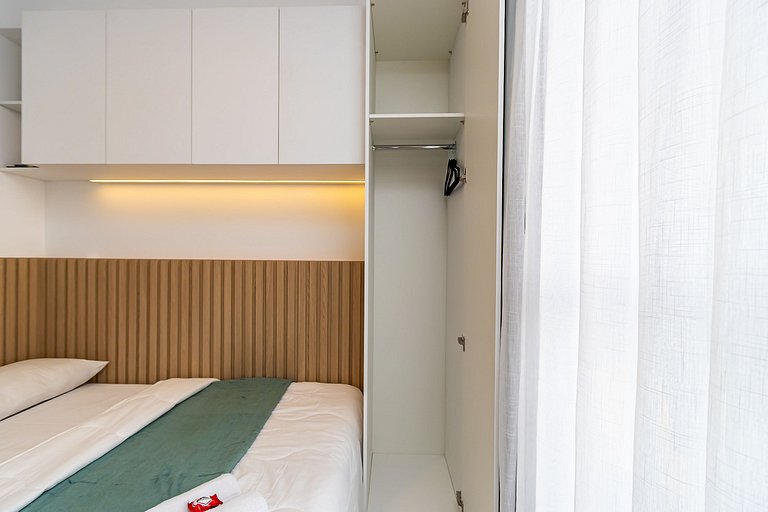 Studio Super Completo Com Sacada no Centro-MAN0410