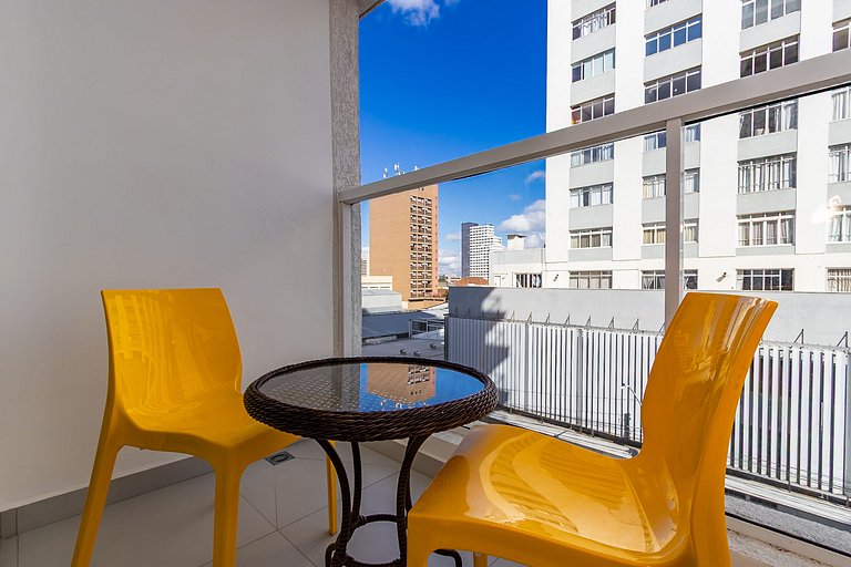 Studio Super Completo Com Sacada no Centro-MAN0410