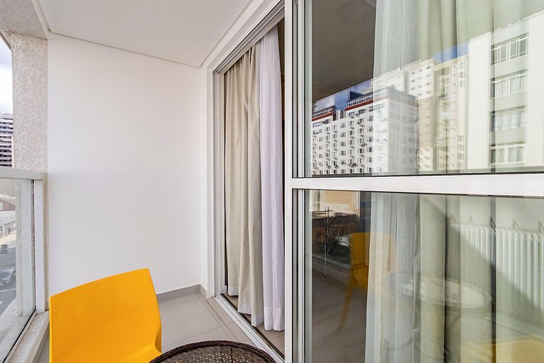 Studio Super Completo Com Sacada no Centro-MAN0410