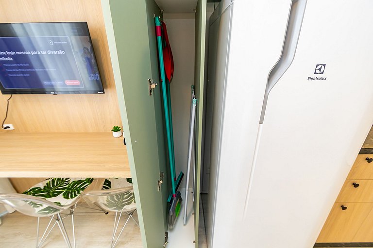 Studio Super Completo Com Sacada no Centro-MAN0410