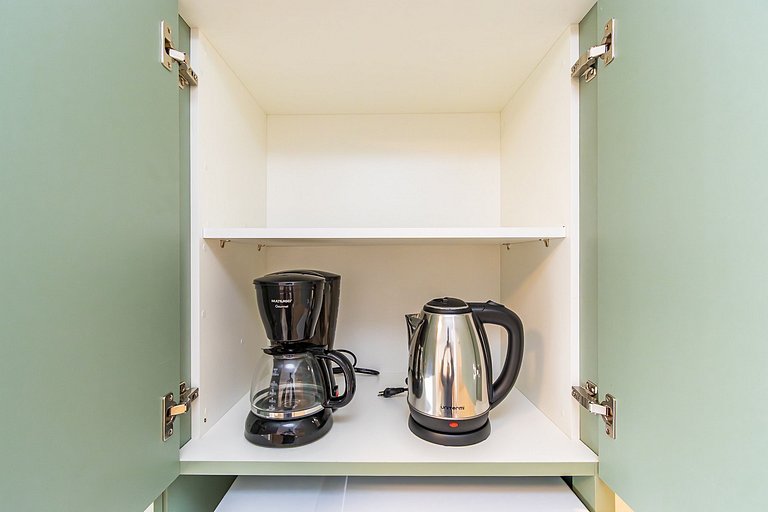 Studio Super Completo Com Sacada no Centro-MAN0410